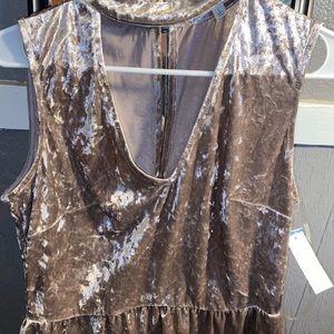 Tan crushed velvet mock neck tank size L
